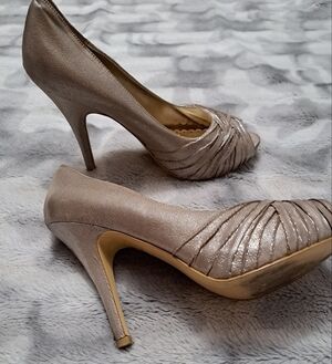 LuLu Townsend Shimmering Gold Heels  Size 8.5